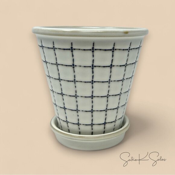 Grid Printed Stoneware Planter Pot Saucer - Hearth & Hand Magnolia - 2023 - Picture 4 of 5